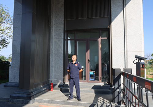 门卫执勤